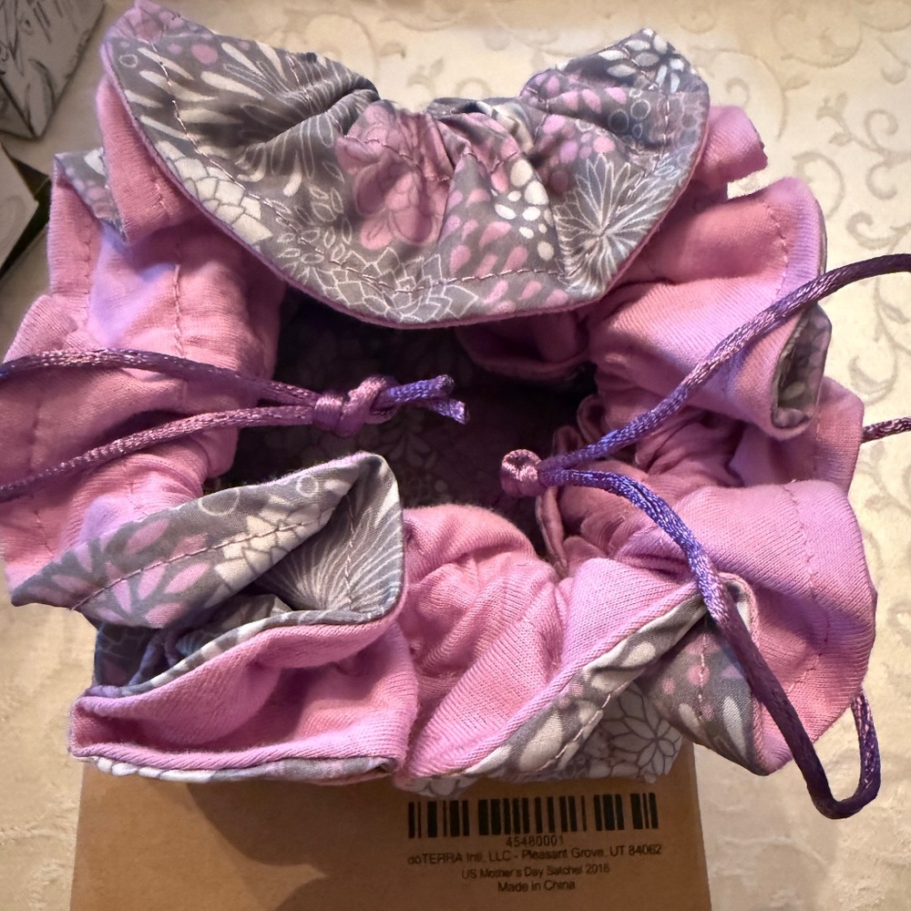 NEW DOTERRA *US MOTHERS DAY SATCHEL 2016* NEW IN BOX (no oil) limited edition